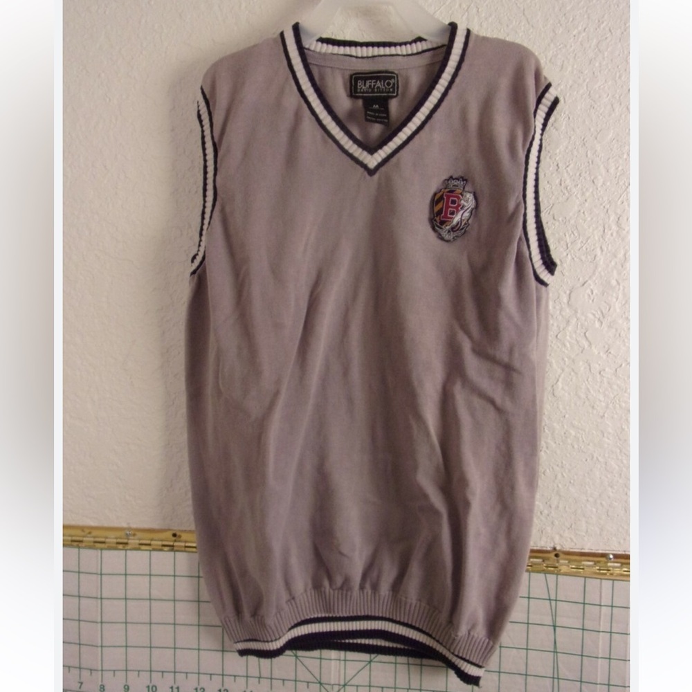 Women’s Buffalo VTG Knit Preppy -Logo -Crest Collegiate Sweater Vest -EUC Sz L - Picture 7 of 13